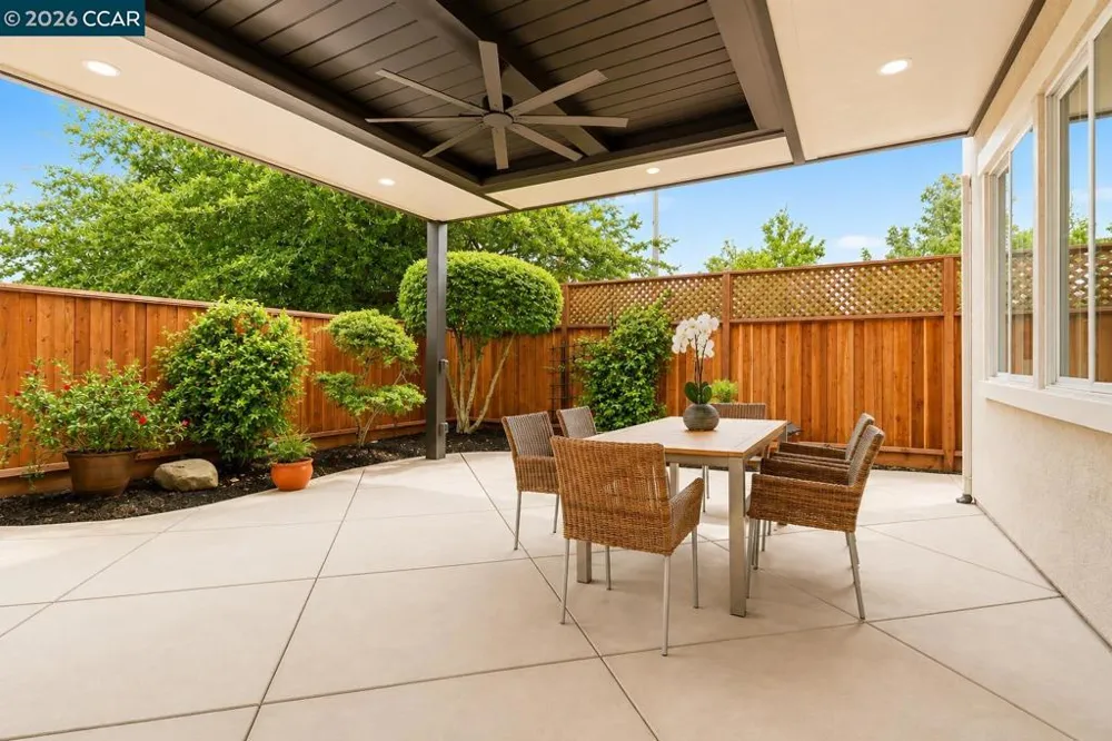 586 Dutch Elm Dr Hercules, CA 94547
