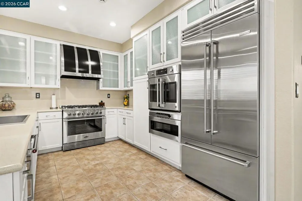 586 Dutch Elm Dr Hercules, CA 94547