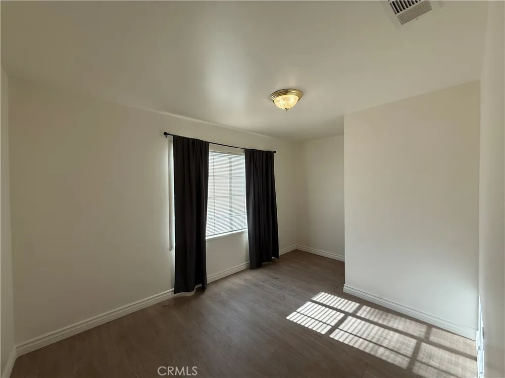 7045 Lindley Reseda, CA 91335