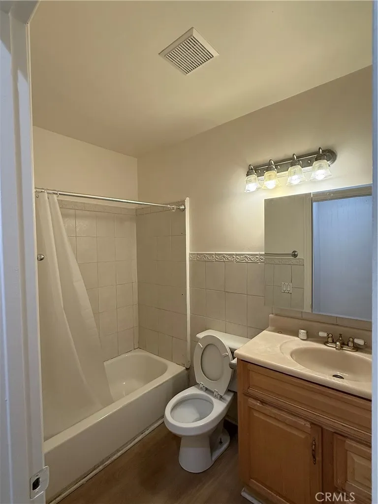 7045 Lindley Reseda, CA 91335