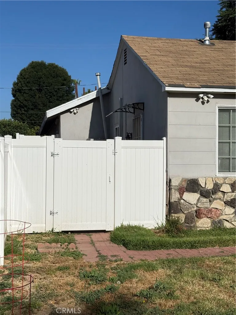 7045 Lindley Reseda, CA 91335