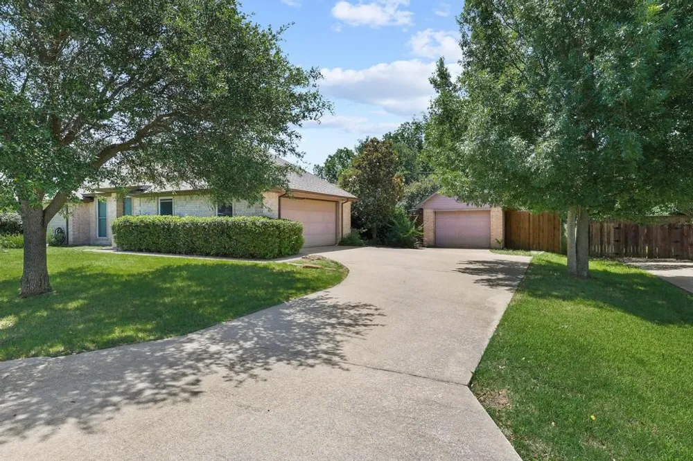 315 Preston Glen Gunter, TX 75058