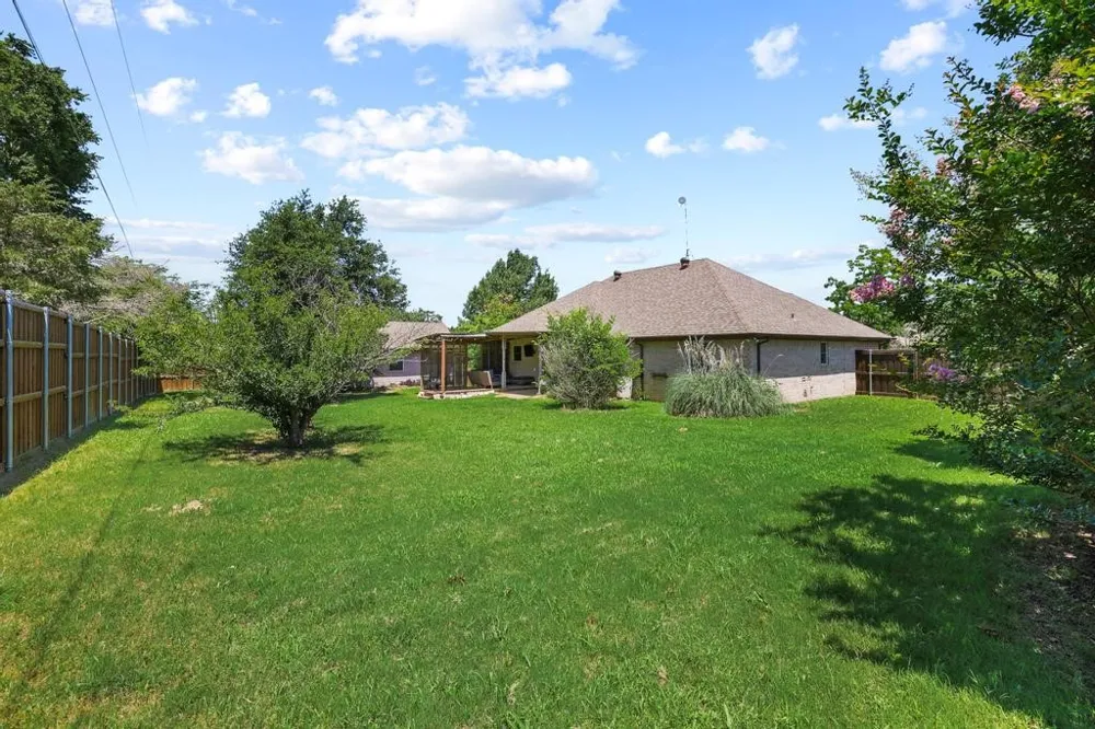 315 Preston Glen Gunter, TX 75058