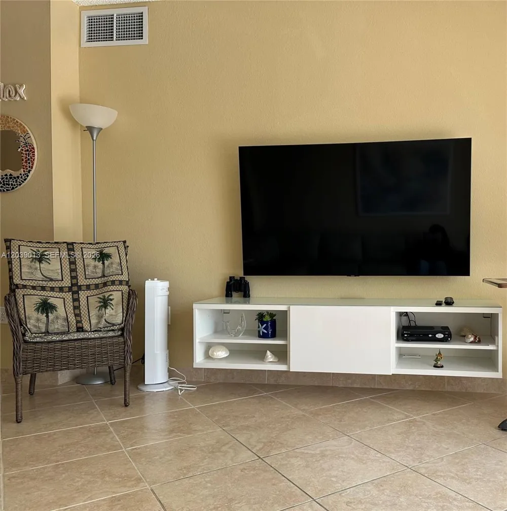 1950 S Ocean Dr #4C Hallandale Beach, FL 33009