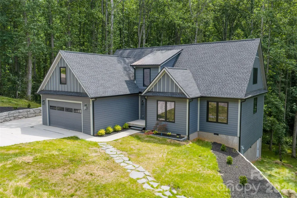61 Bamboo Trail Candler, NC 28715