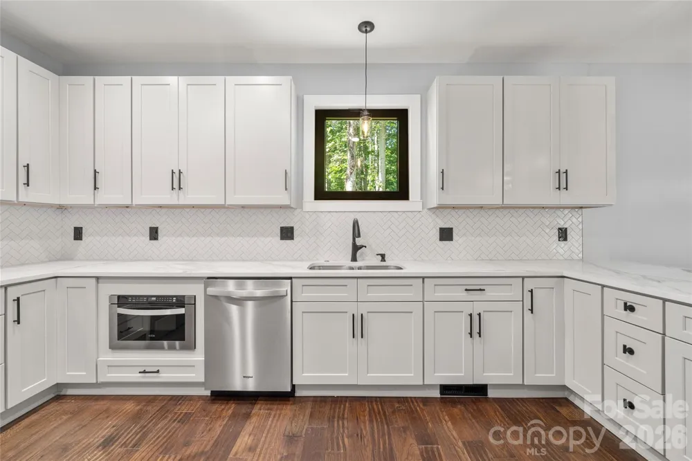 61 Bamboo Trail Candler, NC 28715