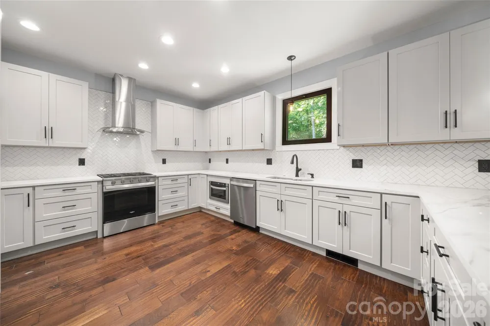 61 Bamboo Trail Candler, NC 28715