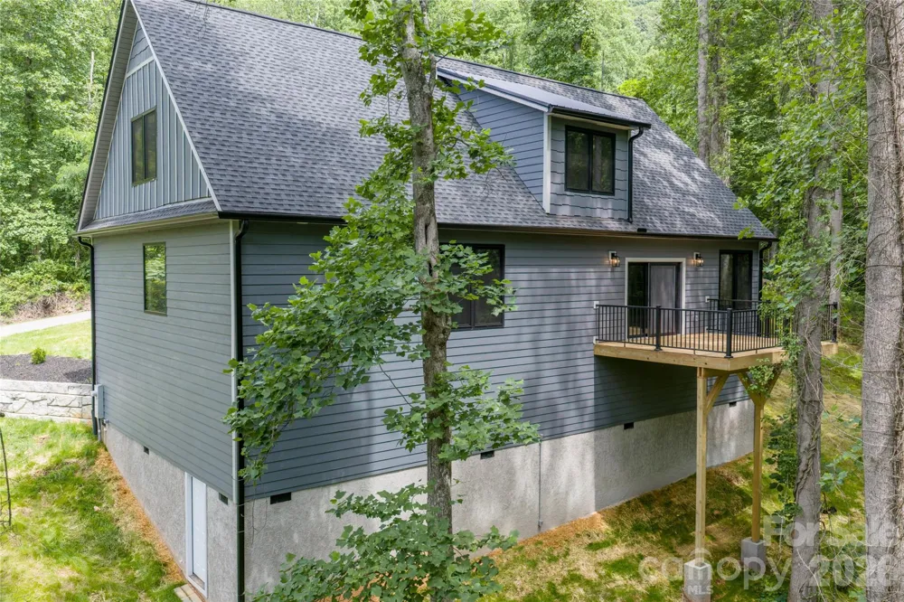 61 Bamboo Trail Candler, NC 28715
