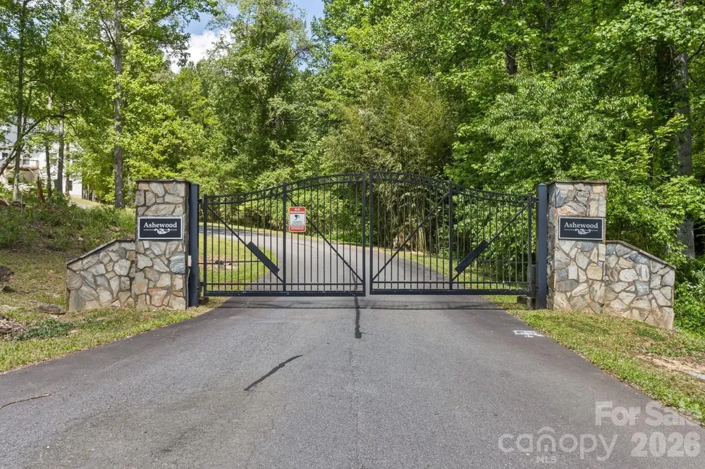61 Bamboo Trail Candler, NC 28715