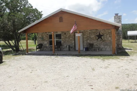 898 Old Rocksprings Road