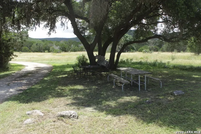 898 Old Rocksprings Road Leakey, TX 78873