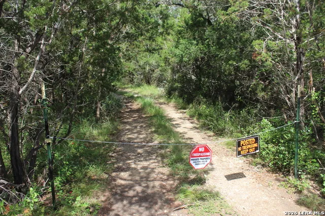 898 Old Rocksprings Road Leakey, TX 78873
