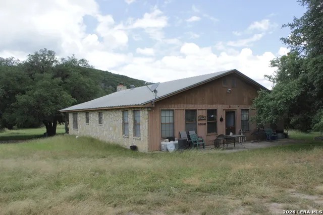 898 Old Rocksprings Road Leakey, TX 78873