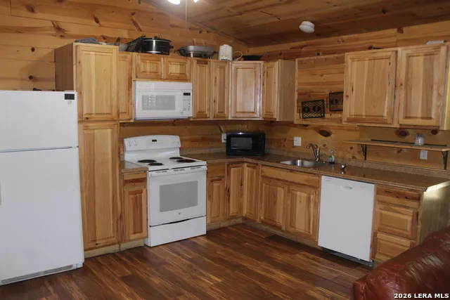 898 Old Rocksprings Road Leakey, TX 78873