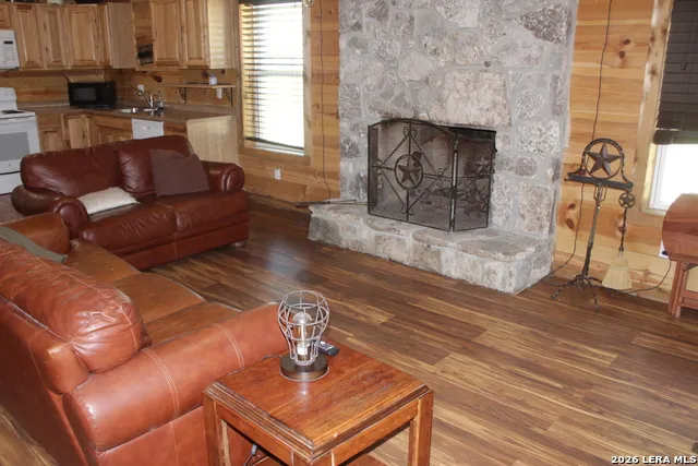 898 Old Rocksprings Road Leakey, TX 78873