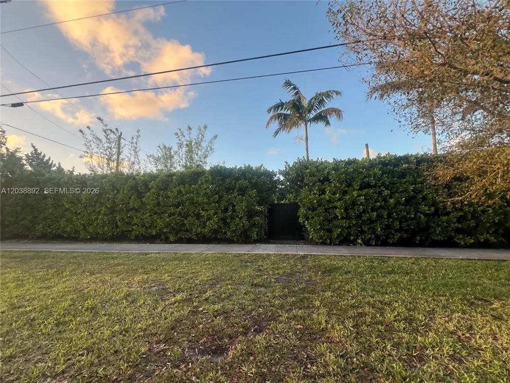 9200 SW 128 ST Kendall, FL 33176
