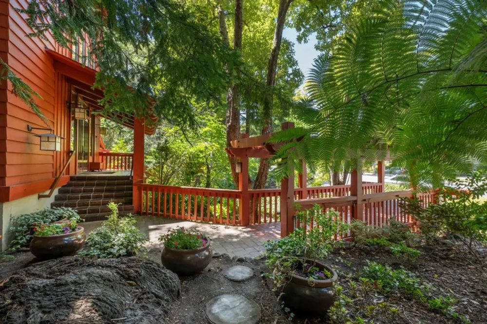 1435 Bellevue Avenue #305 Burlingame, CA 94010