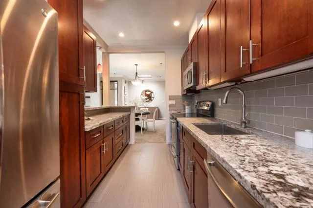 1435 Bellevue Avenue #305 Burlingame, CA 94010