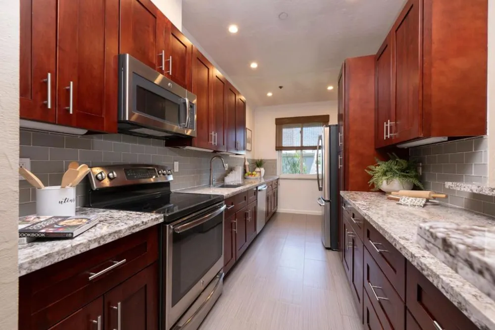 1435 Bellevue Avenue #305 Burlingame, CA 94010