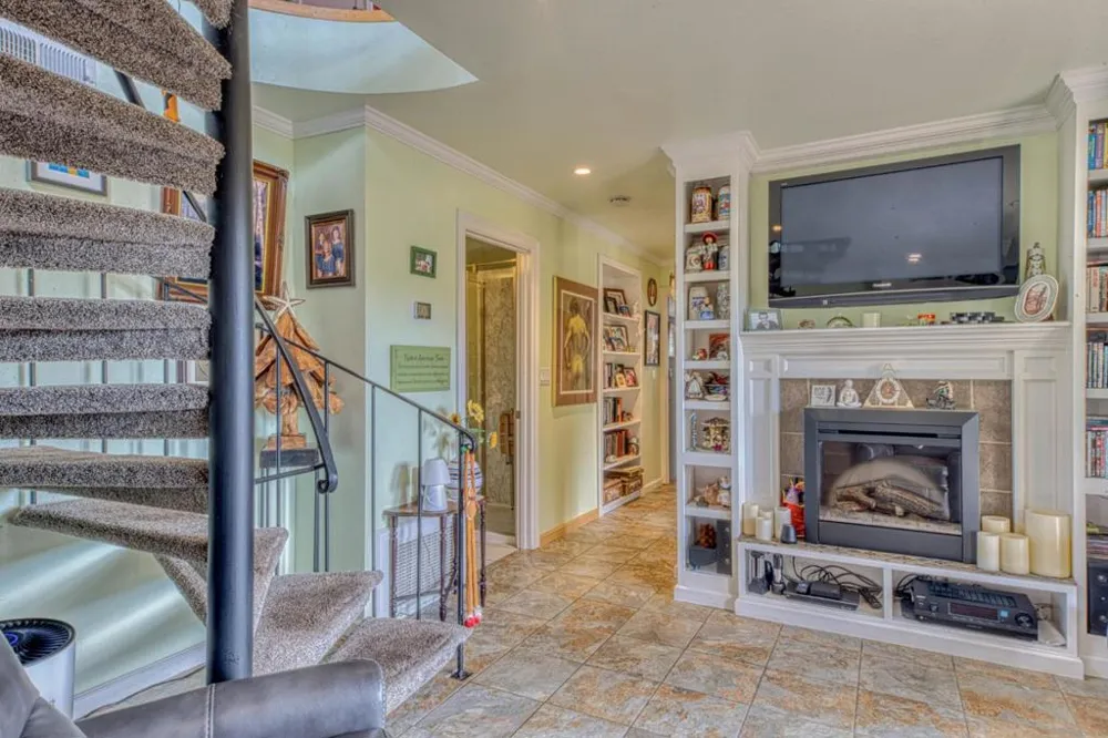 100 Carol Way Aptos, CA 95003