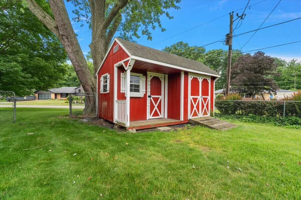 5866 Ponderosa Drive Stevensville, MI 49127