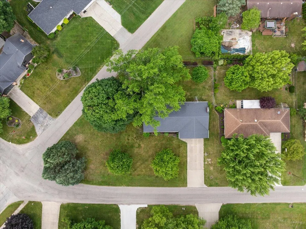5866 Ponderosa Drive Stevensville, MI 49127