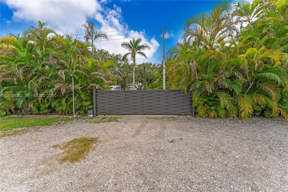 551 SW 127th Ave Miami, FL 33184