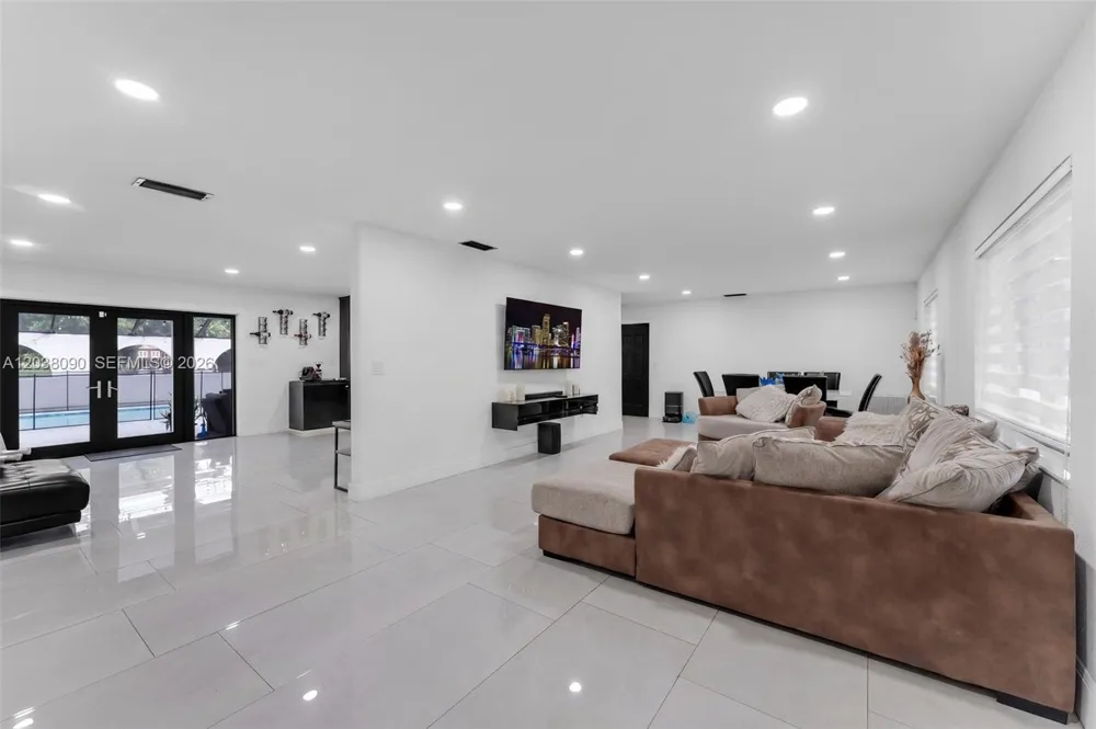 551 SW 127th Ave Miami, FL 33184