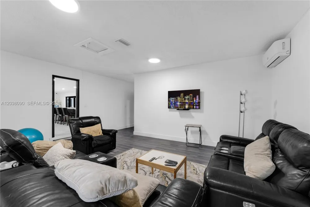 551 SW 127th Ave Miami, FL 33184