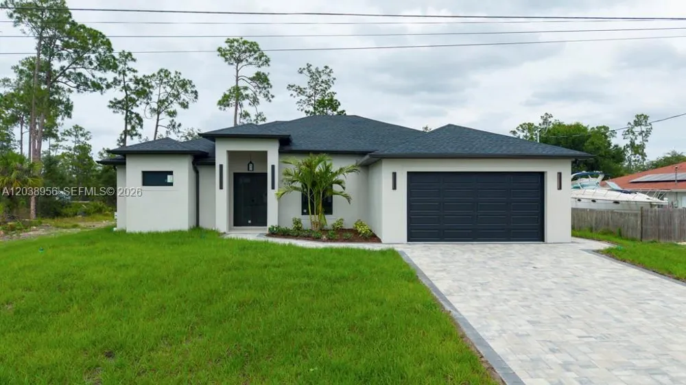 814 Calyton Ave Lehigh Acres, FL 33972