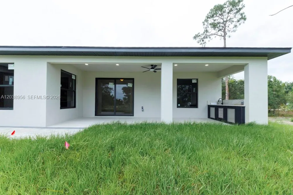 814 Calyton Ave Lehigh Acres, FL 33972