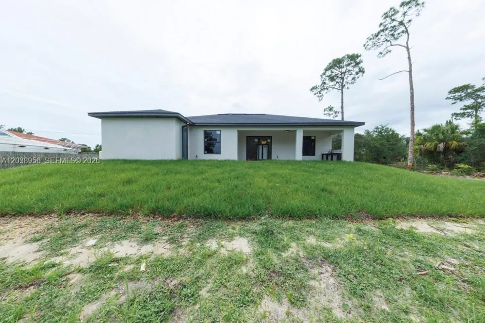 814 Calyton Ave Lehigh Acres, FL 33972