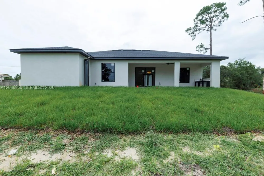 814 Calyton Ave Lehigh Acres, FL 33972