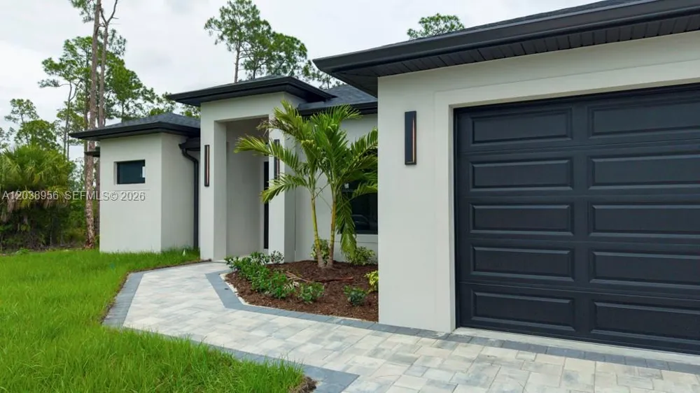 814 Calyton Ave Lehigh Acres, FL 33972