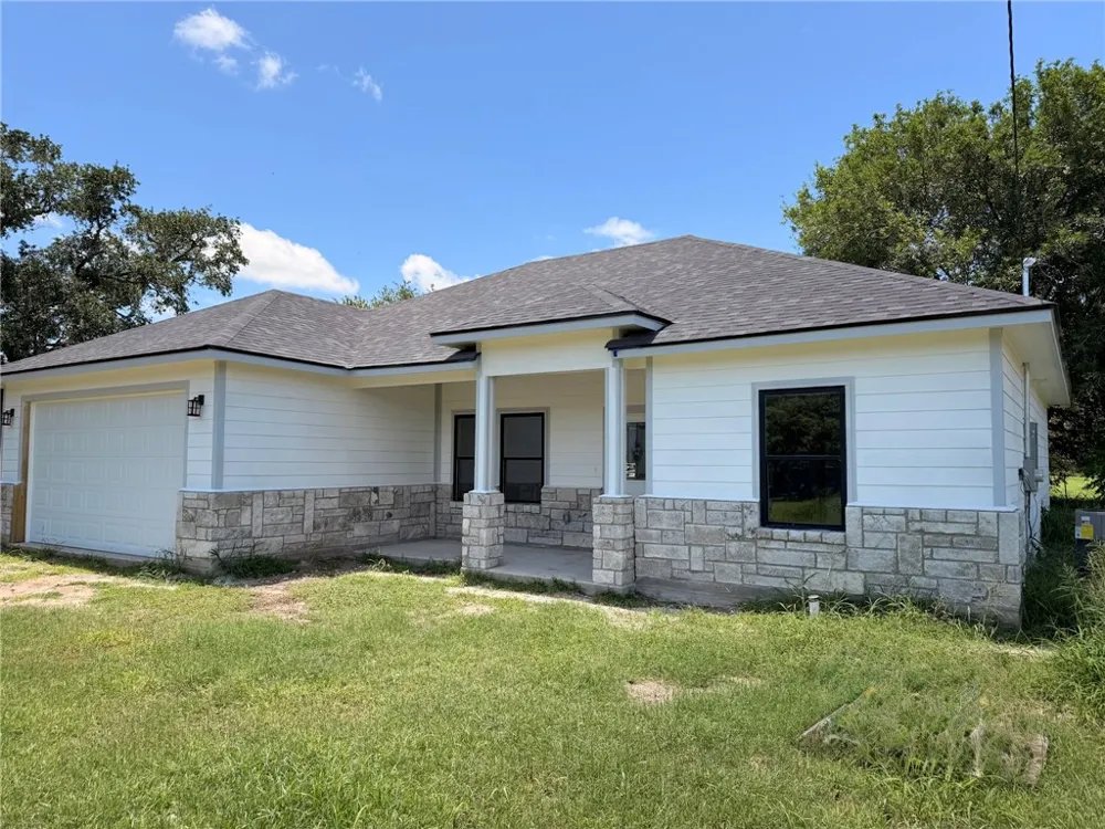 903 E Bowie Street Beeville, TX 78102