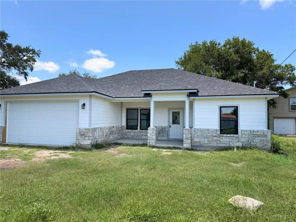 903 E Bowie Street Beeville, TX 78102