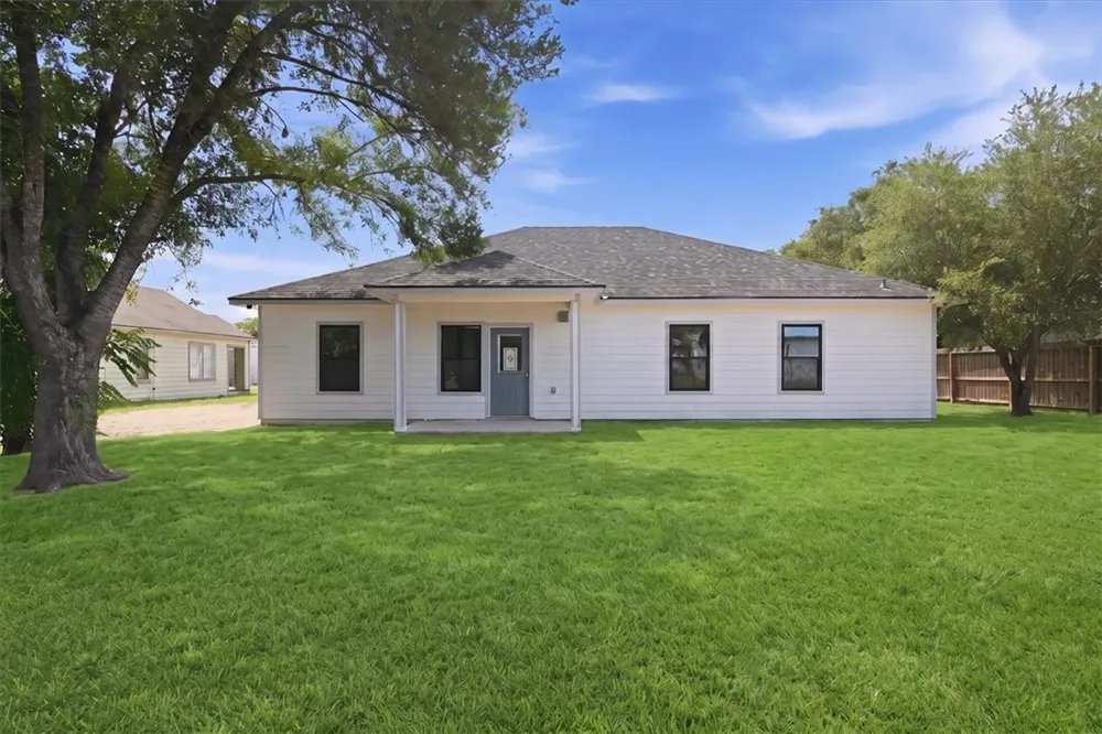 903 E Bowie Street Beeville, TX 78102