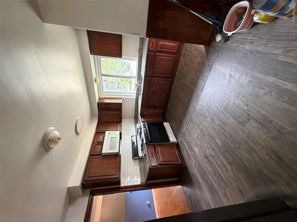 23750 Wildwood Street Oak Park City, MI 48237