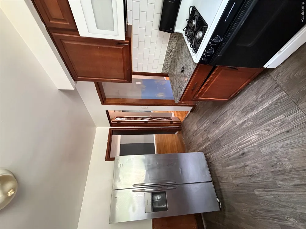 23750 Wildwood Street Oak Park City, MI 48237