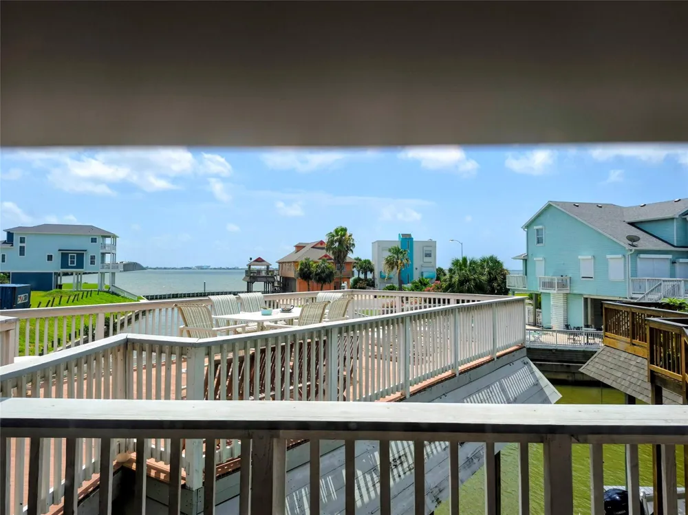 111 Kona Drive Tiki Island, TX 77554
