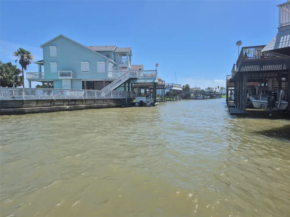 111 Kona Drive Tiki Island, TX 77554