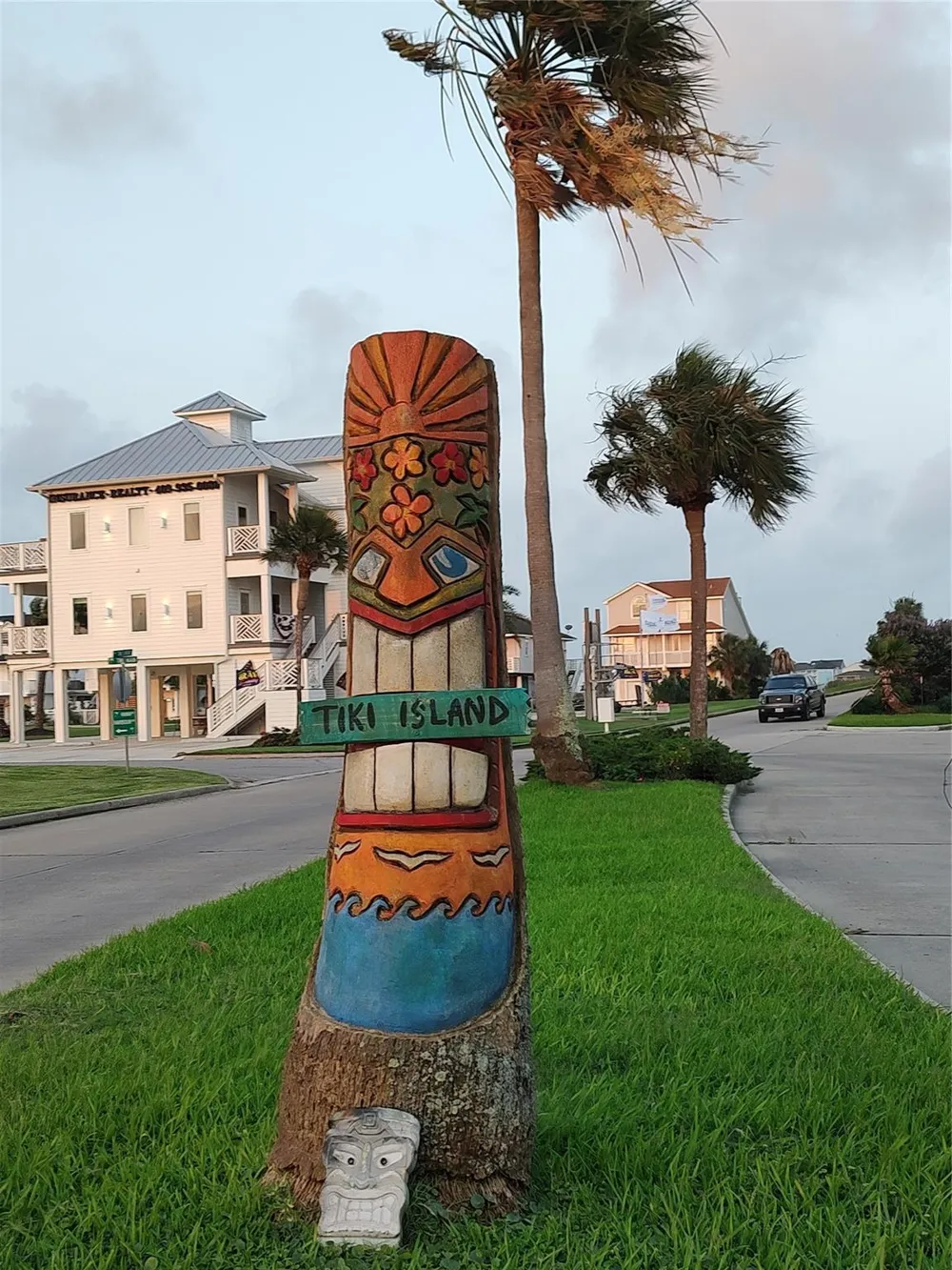 111 Kona Drive Tiki Island, TX 77554