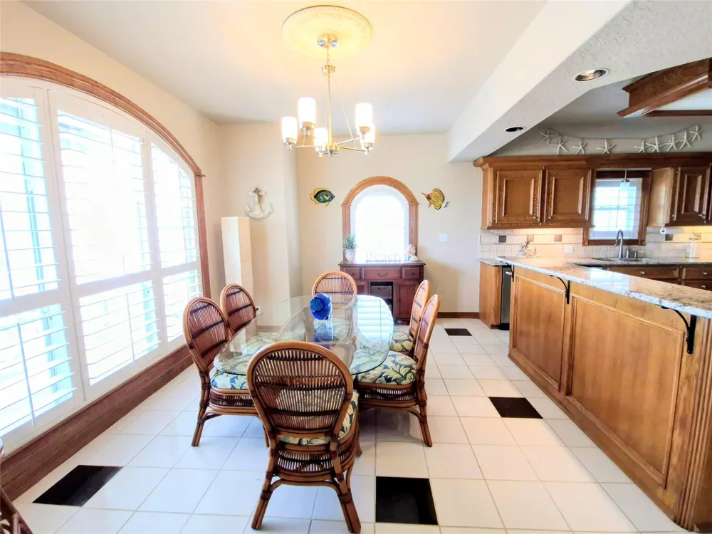 111 Kona Drive Tiki Island, TX 77554