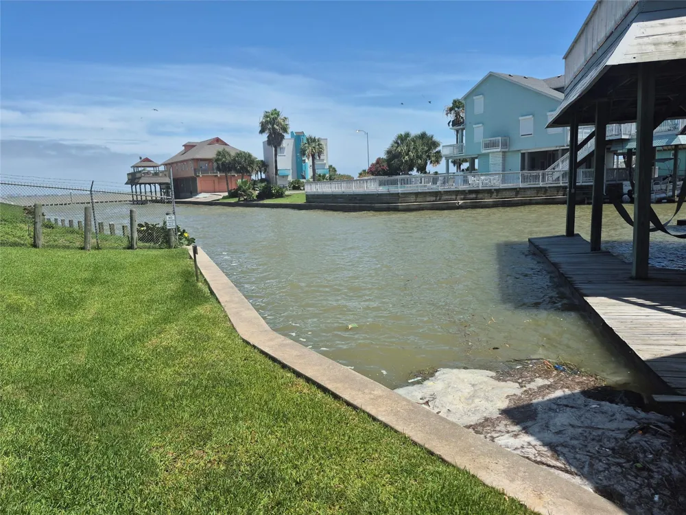 111 Kona Drive Tiki Island, TX 77554