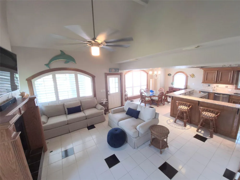 111 Kona Drive Tiki Island, TX 77554