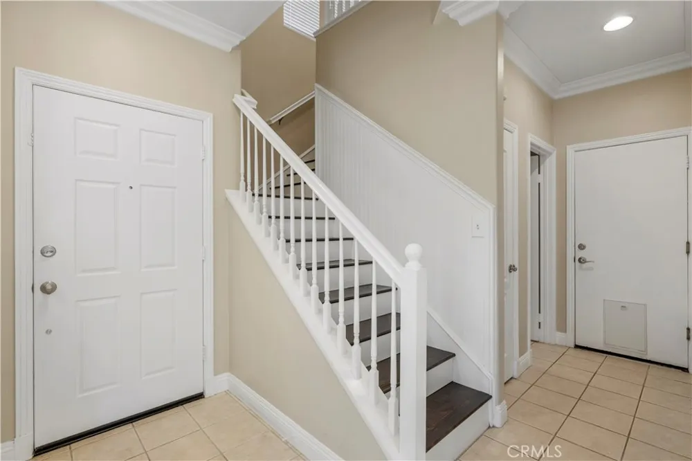 28469 Meadowlark Court Valencia, CA 91354