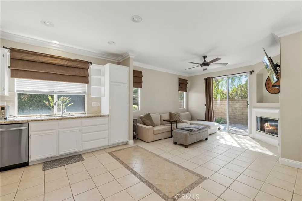 28469 Meadowlark Court Valencia, CA 91354