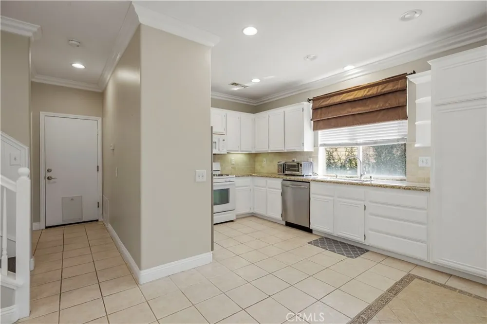 28469 Meadowlark Court Valencia, CA 91354