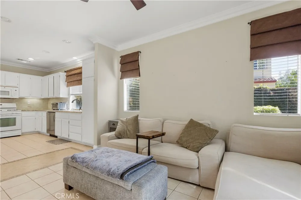 28469 Meadowlark Court Valencia, CA 91354