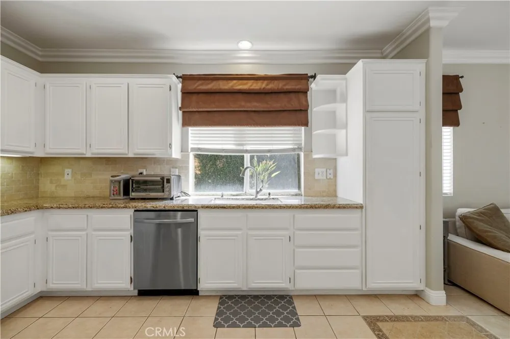 28469 Meadowlark Court Valencia, CA 91354